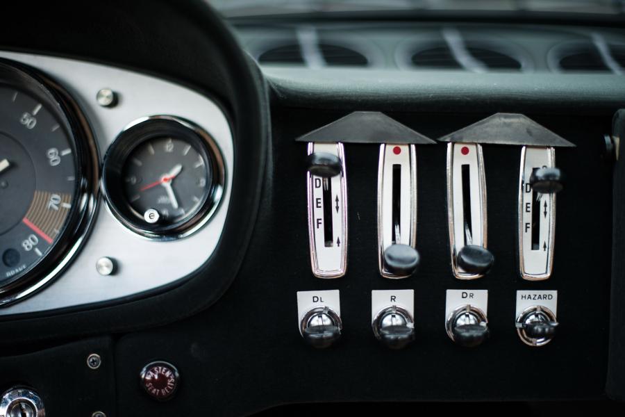 Детали интерьера Ferrari 365 GTB/4 Daytona 1971 года  (NA) (фото 24 из 58)